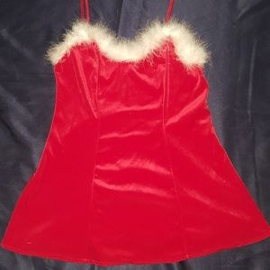 SIZE MEDIUM CINEMA SLEEPWEAR RED AND WHITE BOA